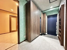 【兵庫県/神戸市中央区下山手通】神戸市中央区下山手通8丁目　中古戸建 玄関