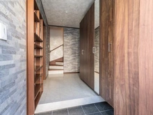 【兵庫県/神戸市中央区下山手通】神戸市中央区下山手通8丁目　中古戸建 玄関