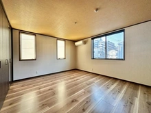 【兵庫県/神戸市中央区下山手通】神戸市中央区下山手通8丁目　中古戸建 洋室：【約9.8帖】