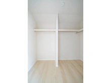 【東京都/墨田区立花】墨田区立花二丁目借地権付戸建 収納：2階7.4帖洋室のウォークインクローゼット