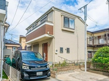 【東京都/西東京市住吉町】西東京市住吉町1丁目　戸建て 外観：敷地は旗竿地
接道は車が駐車しているところのみ、
駐車場右側は他人地