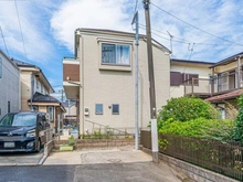 【東京都/西東京市住吉町】西東京市住吉町1丁目　戸建て 外観：敷地は旗竿地
接道は車が駐車しているところのみ、
駐車場右側は他人地