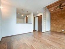 【神奈川県/横浜市旭区四季美台】旭区四季美台　新築戸建 リビング・ダイニング：左奥にキッチン