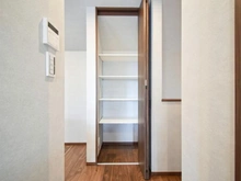 【神奈川県/横浜市旭区四季美台】旭区四季美台　新築戸建 収納：キッチン横収納