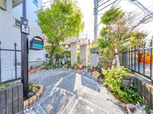 【神奈川県/横浜市泉区岡津町】泉区岡津町　中古一戸建 アプローチ