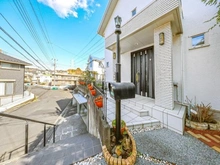 【神奈川県/横浜市泉区岡津町】泉区岡津町　中古一戸建 アプローチ