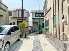 【神奈川県/横浜市瀬谷区三ツ境】横浜市瀬谷区三ツ境　中古戸建 アプローチ