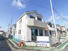 【神奈川県/大和市福田】大和市福田5丁目　新築戸建　G号棟 建築中の外観：全11棟　写真中央