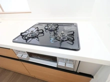 【神奈川県/大和市福田】大和市福田5丁目　新築戸建　K号棟 キッチン：三口コンロ