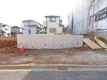 【神奈川県/横浜市戸塚区深谷町】戸塚区深谷町　新築戸建B号棟 現地（建築前）：全3棟/三角コーン右側