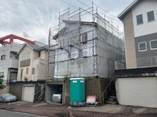 【神奈川県/横浜市泉区西が岡】泉区西が岡2丁目　新築戸建 建築中の外観：写真中央