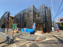 【神奈川県/横浜市緑区西八朔町】緑区西八朔町　新築戸建　B号棟 建築中の外観：全2棟（手前）