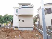 【神奈川県/横浜市緑区西八朔町】緑区西八朔町　新築戸建　B号棟 駐車場：外構工事中
