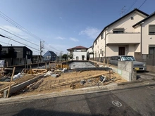 【神奈川県/横浜市磯子区杉田】磯子区杉田2丁目　新築戸建　2号棟 建築中の外観：全2区画、右側