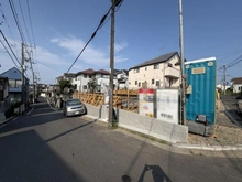 【神奈川県/横浜市磯子区杉田】磯子区杉田2丁目　新築戸建　2号棟 建築中の外観：全2区画、奥側