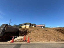 【神奈川県/横浜市泉区岡津町】泉区岡津町　新築戸建　1号棟 現地（建築前）：全2棟（左側）