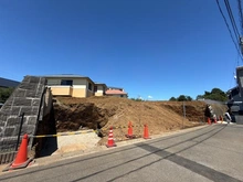 【神奈川県/横浜市泉区岡津町】泉区岡津町　新築戸建　1号棟 現地（建築前）：全2棟（左側）