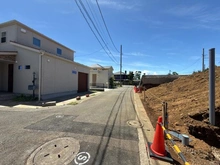 【神奈川県/横浜市泉区岡津町】泉区岡津町　新築戸建　1号棟 前面道路