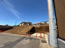 【神奈川県/横浜市泉区岡津町】泉区岡津町　新築戸建　2号棟 現地（建築前）：全2棟（右側）
