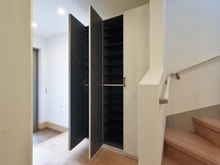 【神奈川県/横浜市鶴見区東寺尾東台】鶴見区東寺尾東台　中古戸建 玄関