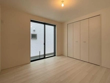 【神奈川県/川崎市幸区戸手】川崎市幸区戸手4丁目　新築戸建　1号棟／全10棟 サービスルーム（納戸）：約6.1帖