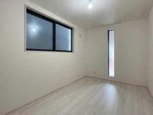 【神奈川県/川崎市幸区戸手】川崎市幸区戸手4丁目　新築戸建　1号棟／全10棟 サービスルーム（納戸）：約5帖