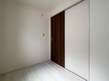 【神奈川県/川崎市幸区戸手】川崎市幸区戸手4丁目　新築戸建　2号棟／全10棟 サービスルーム（納戸）：3階　約3帖