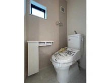 【神奈川県/川崎市幸区戸手】川崎市幸区戸手4丁目　新築戸建　3号棟／全10棟 トイレ