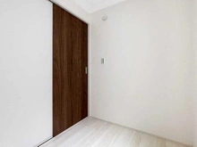 【神奈川県/川崎市幸区戸手】川崎市幸区戸手4丁目　新築戸建　4号棟／全10棟 サービスルーム（納戸）：3階