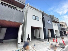 【神奈川県/川崎市幸区戸手】川崎市幸区戸手4丁目　新築戸建　4号棟／全10棟 外観：全10棟/手前より2番目