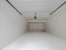 【東京都/目黒区東が丘】目黒区東が丘2丁目　中古戸建 駐車場：2台分の車が停められるビルトインガレージ（車種による）