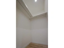 【東京都/目黒区東が丘】目黒区東が丘2丁目　中古戸建 収納：洋室約8.3帖内　ウォークインクローゼット