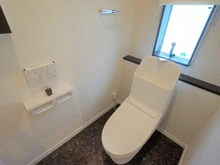 【東京都/目黒区東が丘】目黒区東が丘2丁目　中古戸建 トイレ：2階、手洗い場付き