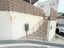 【兵庫県/西宮市甲陽園西山町】西宮市甲陽園西山町　中古戸建 アプローチ