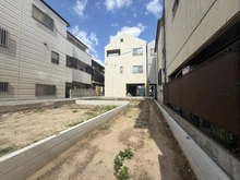 【大阪府/大阪市住吉区墨江】大阪市住吉区墨江1期2号棟 現地（建築前）：全2棟/右側旗竿地