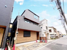【千葉県/市川市市川南】市川市市川南二丁目　新築戸建　B号棟 建築中の外観：全2棟／写真中央