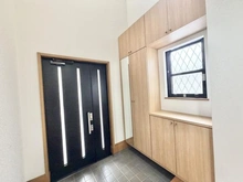 【千葉県/千葉市中央区青葉町】千葉市中央区青葉町　中古戸建 玄関