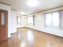 【千葉県/千葉市花見川区み春野】千葉市花見川区み春野三丁目　中古戸建 リビング・ダイニング