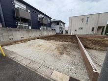 【千葉県/千葉市中央区星久喜町】千葉市中央区星久喜町　新築戸建　2号棟 現地（建築前）：全2区画
左側