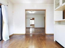 【千葉県/千葉市稲毛区小深町】千葉市稲毛区小深町　中古戸建 ダイニングキッチン：（奥）リビング