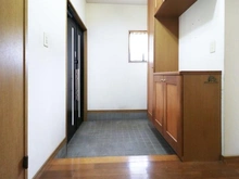 【千葉県/千葉市稲毛区小深町】千葉市稲毛区小深町　中古戸建 玄関