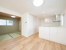 【埼玉県/所沢市小手指町】所沢市小手指町5丁目　中古戸建 ダイニングキッチン：（左）和室