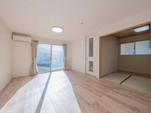 【埼玉県/所沢市小手指町】所沢市小手指町5丁目　中古戸建 リビング・ダイニング：（右）和室