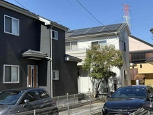 【埼玉県/所沢市大字荒幡】所沢市大字荒幡　中古戸建 外観：右側の白い建物