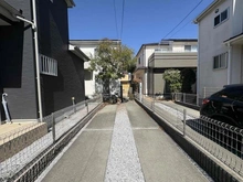 【埼玉県/所沢市大字荒幡】所沢市大字荒幡　中古戸建 アプローチ