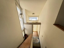 【東京都/東村山市多摩湖町】東村山市多摩湖町1丁目　戸建 玄関：2階から撮影
家具等は含まれません。