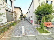 【埼玉県/入間市下藤沢】入間市下藤沢3丁目　中古戸建 アプローチ