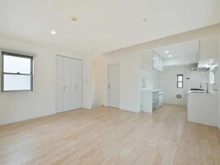 【東京都/西東京市南町】西東京市南町一丁目　中古戸建 白を基調としたＬＤＫは18帖。床暖房付きです。