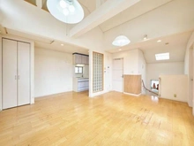 【東京都/杉並区荻窪】杉並区荻窪1丁目 中古一戸建て グルニエ付き・吹抜けのリビングダイニングキッチン空間でございます
