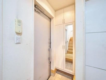 【東京都/杉並区荻窪】杉並区荻窪1丁目 中古一戸建て シューズボックスのある玄関スペースでございます